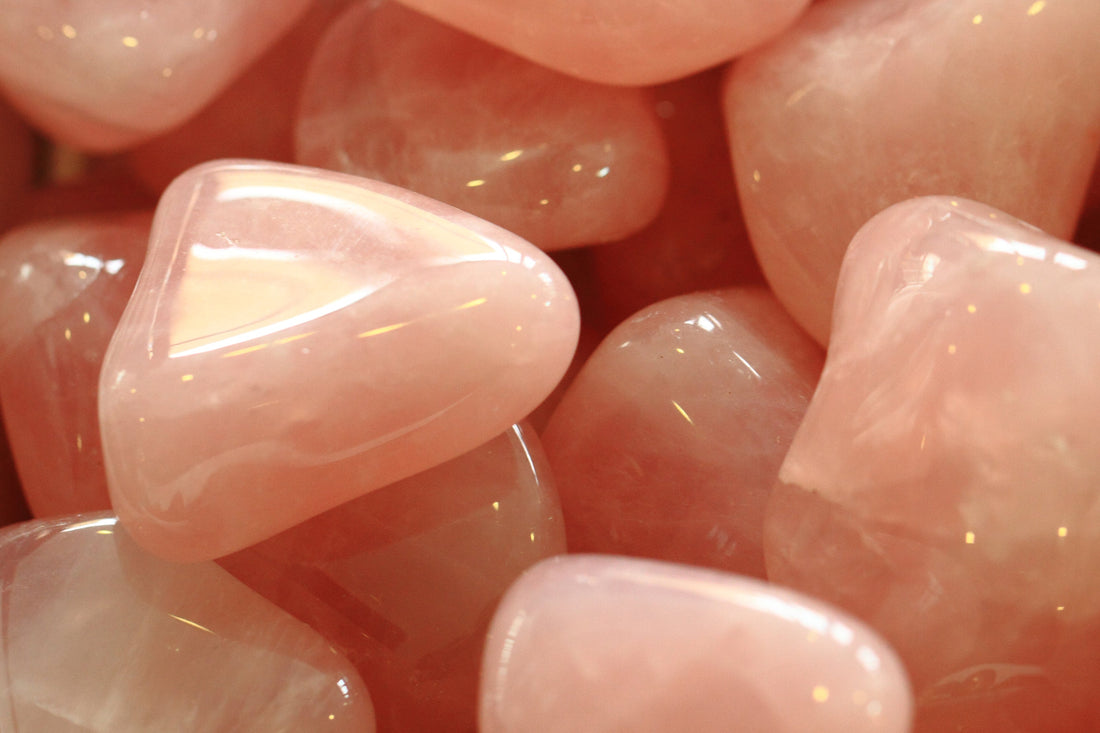 🌸 Quarzo Rosa – La pietra dell’amore universale