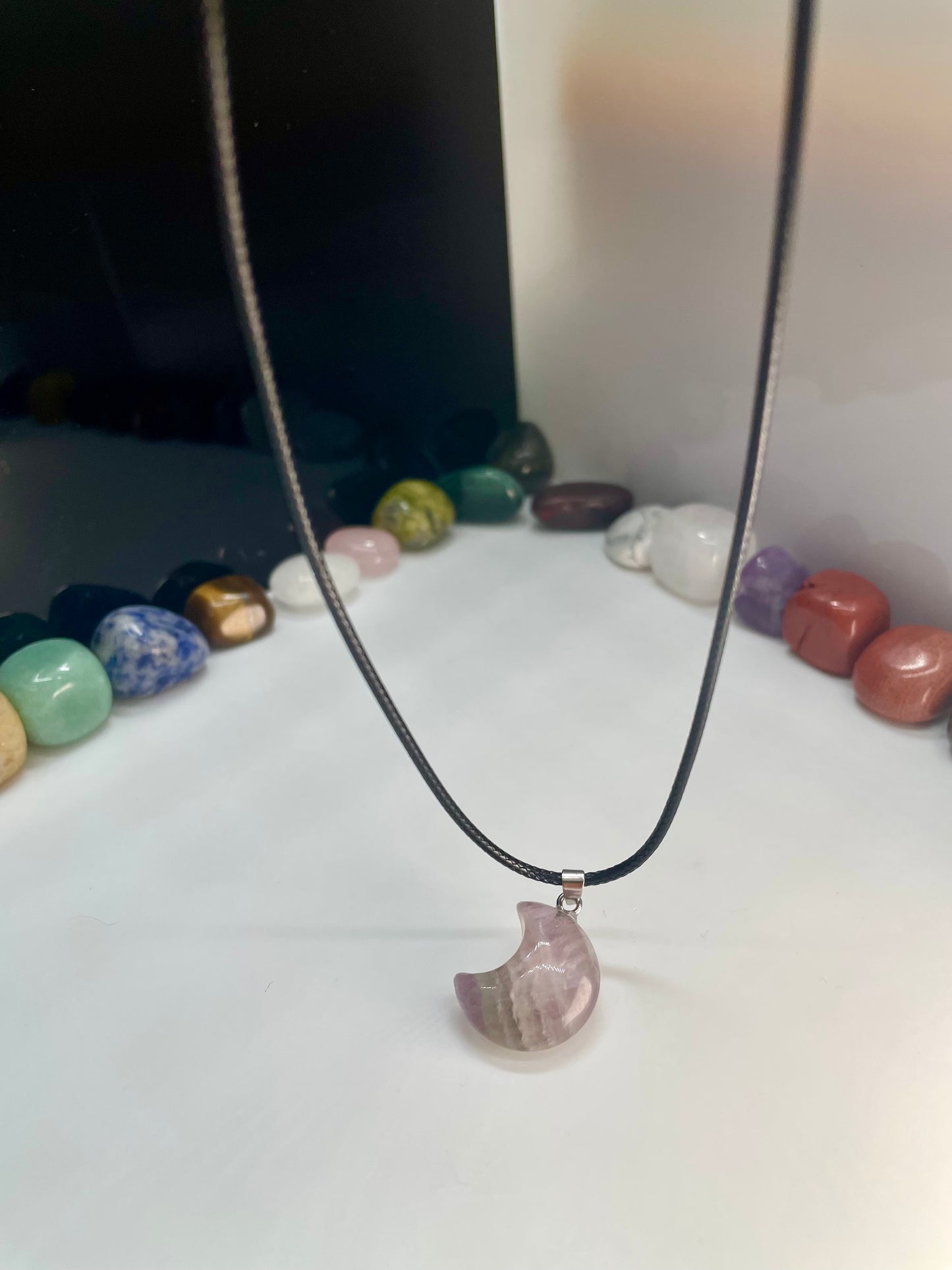 Collana in pietra naturale a forma di mezza luna #1