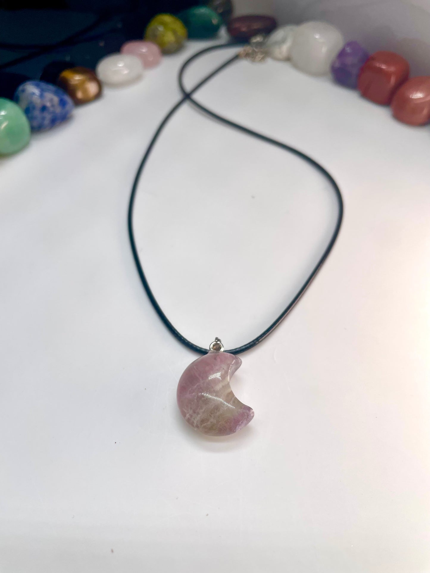 Collana in pietra naturale a forma di mezza luna #1