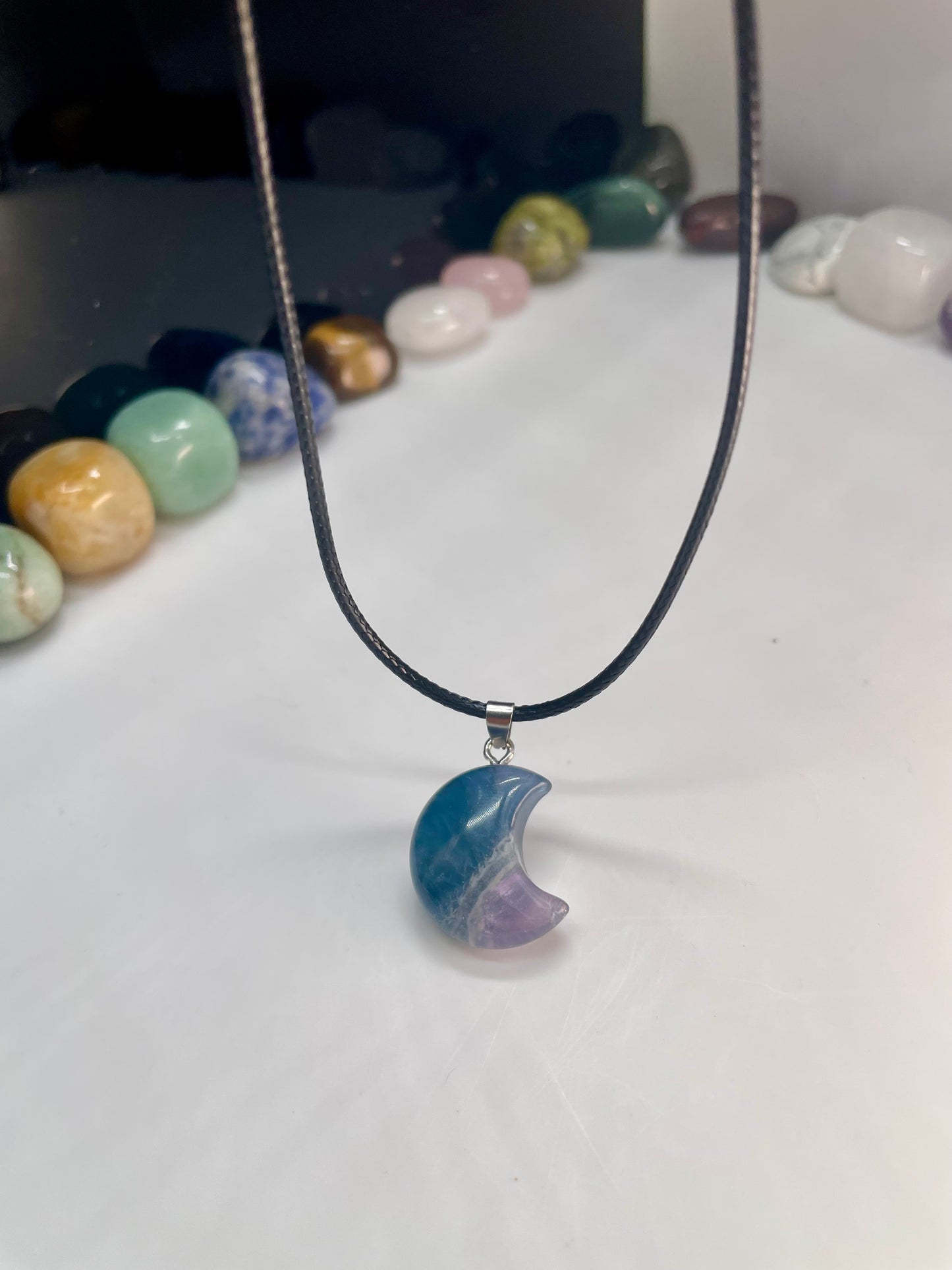 Collana in pietra naturale a forma di mezza luna #2