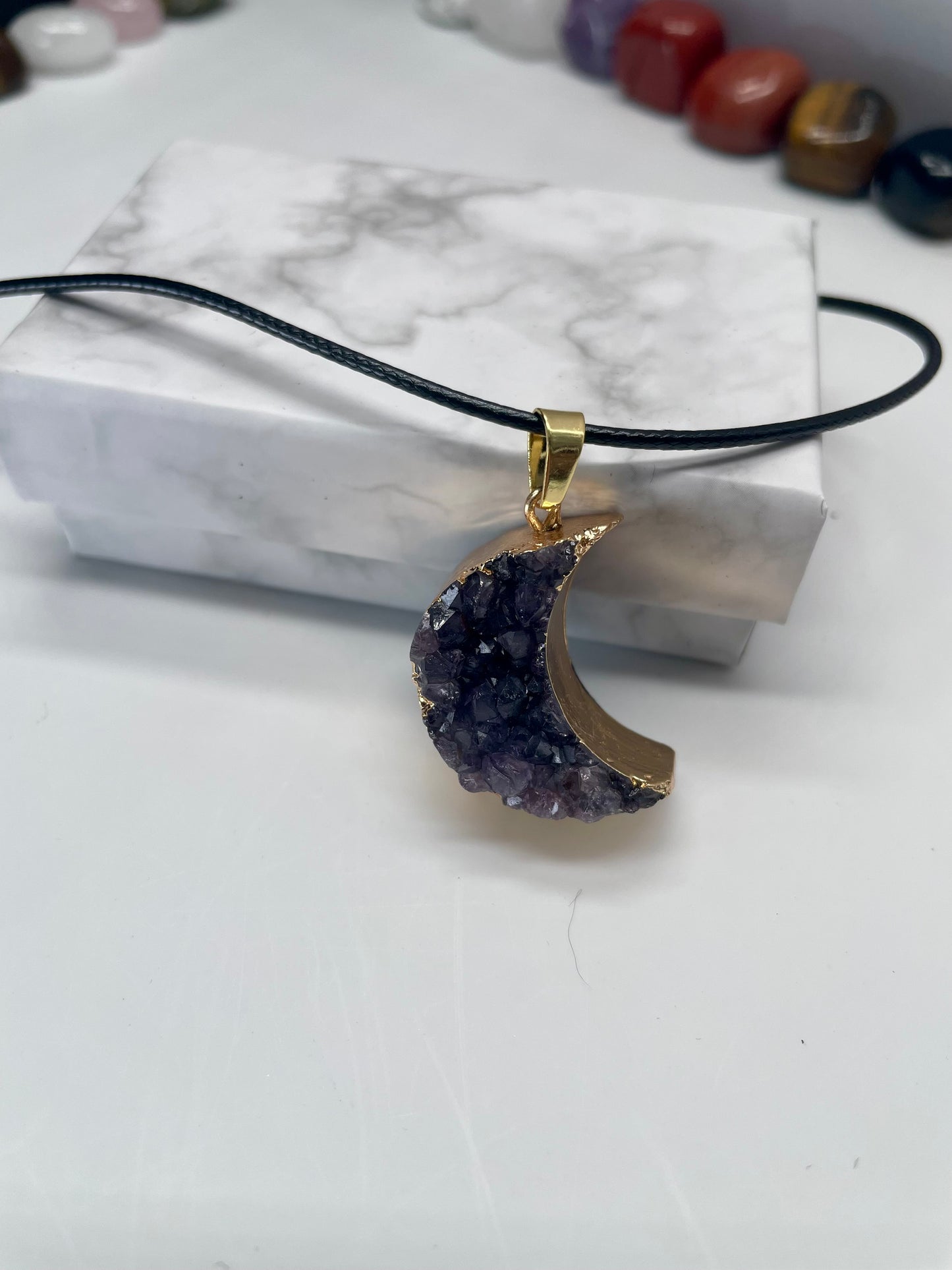 Pendente a forma di luna in ametista naturale