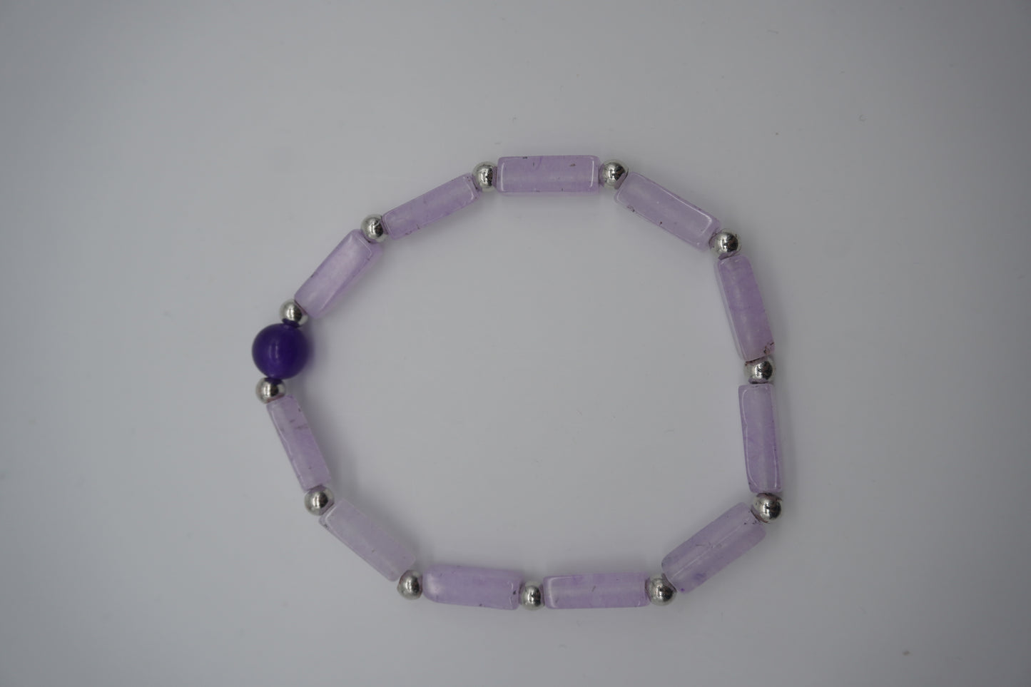 Bracciale in Ametista Lavanda e Sfera Viola – Eleganza Sottile