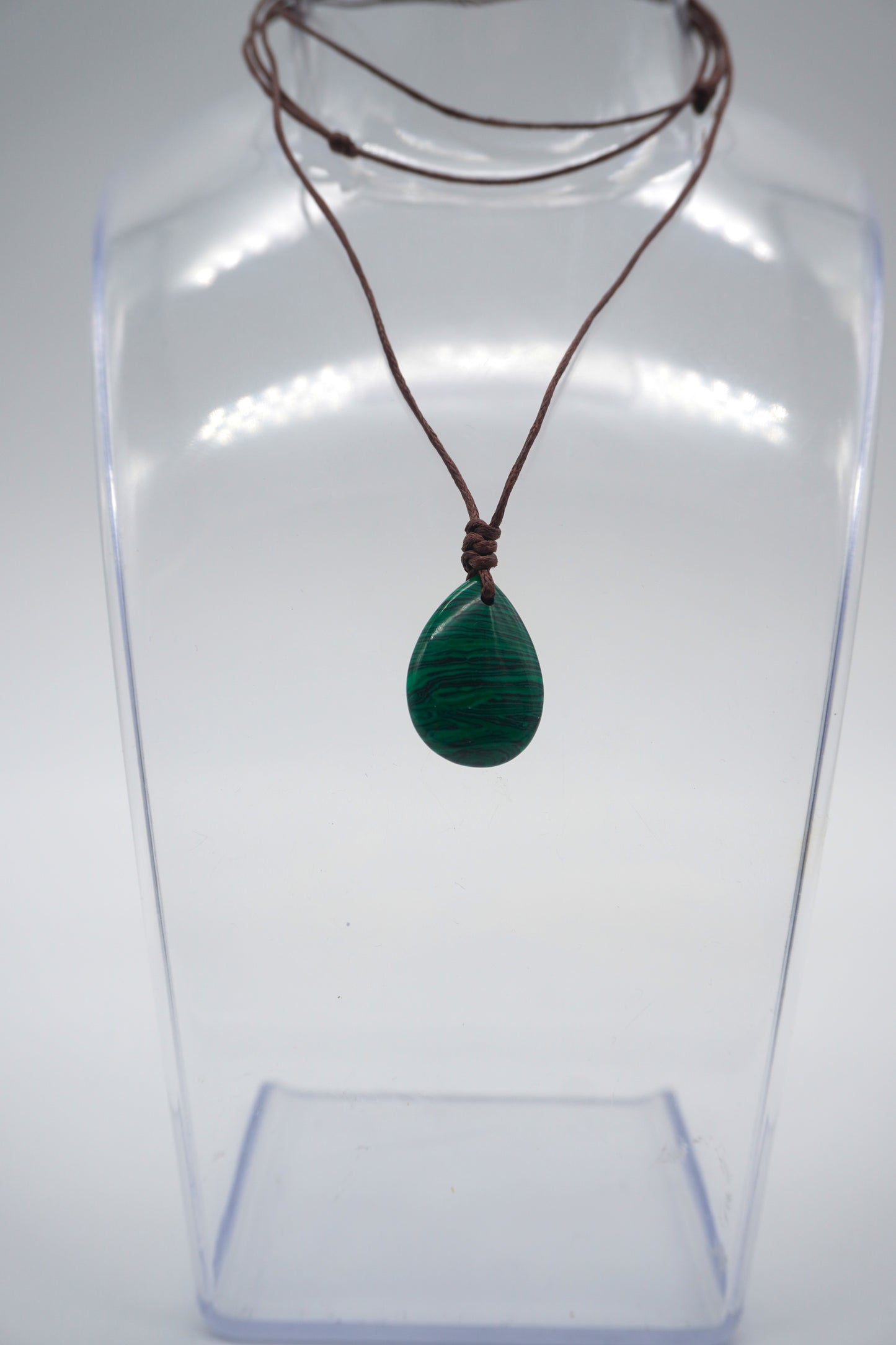 Ciondolo in Malachite Levigata – Armonia Naturale, Bellezza Autentica
