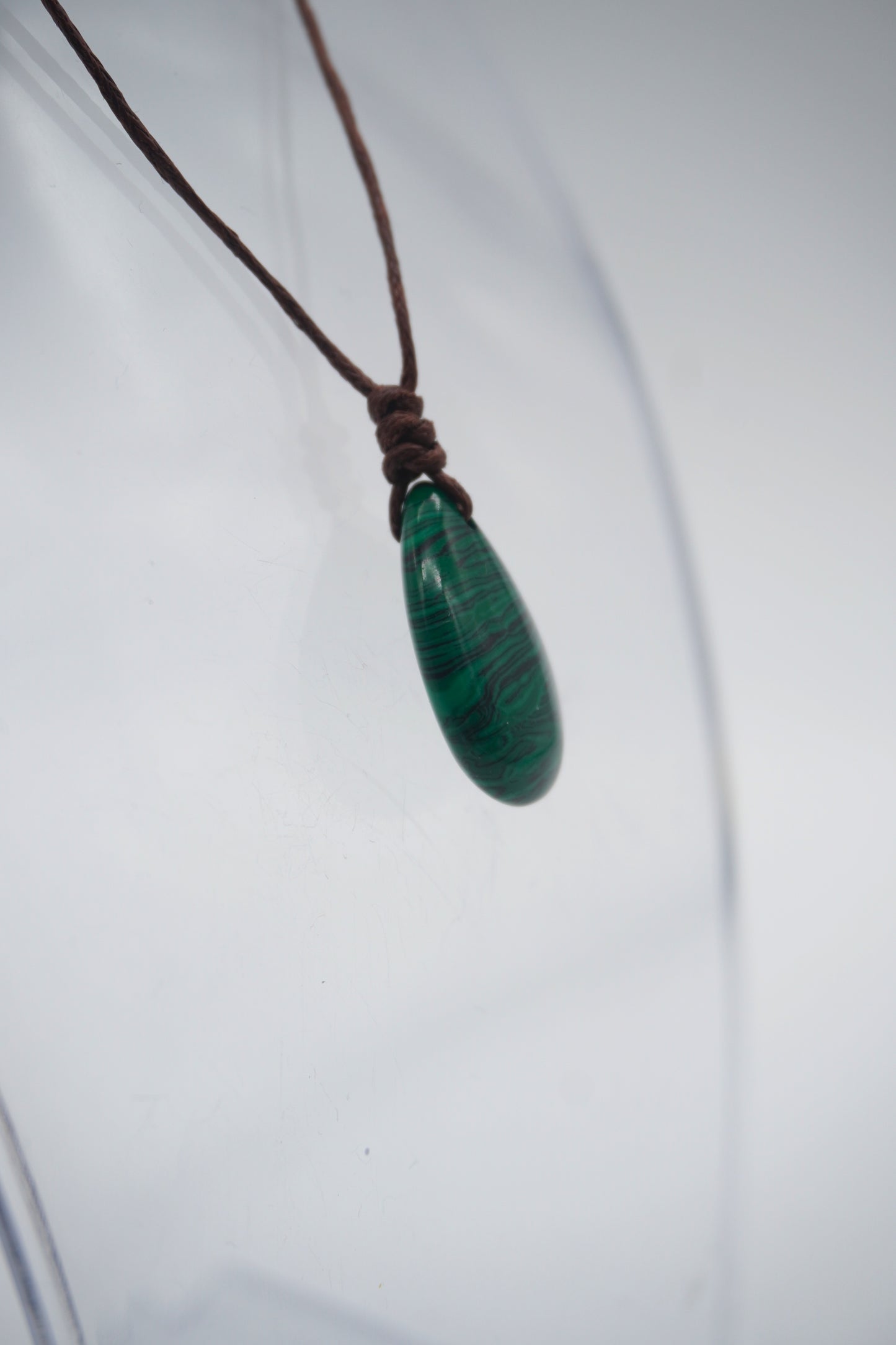 Ciondolo in Malachite Levigata – Armonia Naturale, Bellezza Autentica
