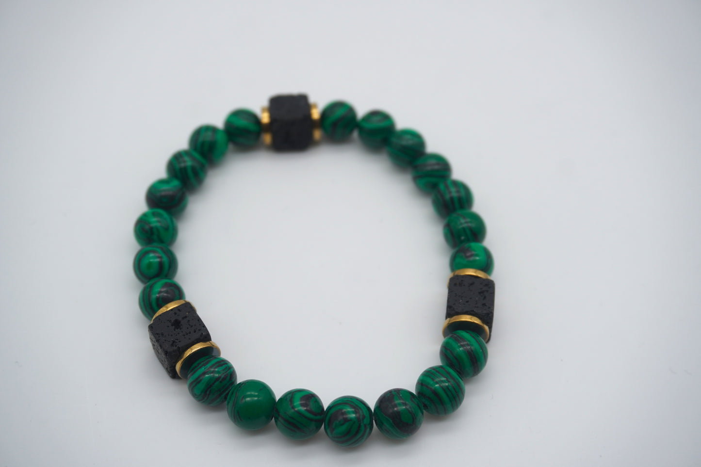 Bracciale in Malachite con Pietre Laviche – Potere, Eleganza, Energia
