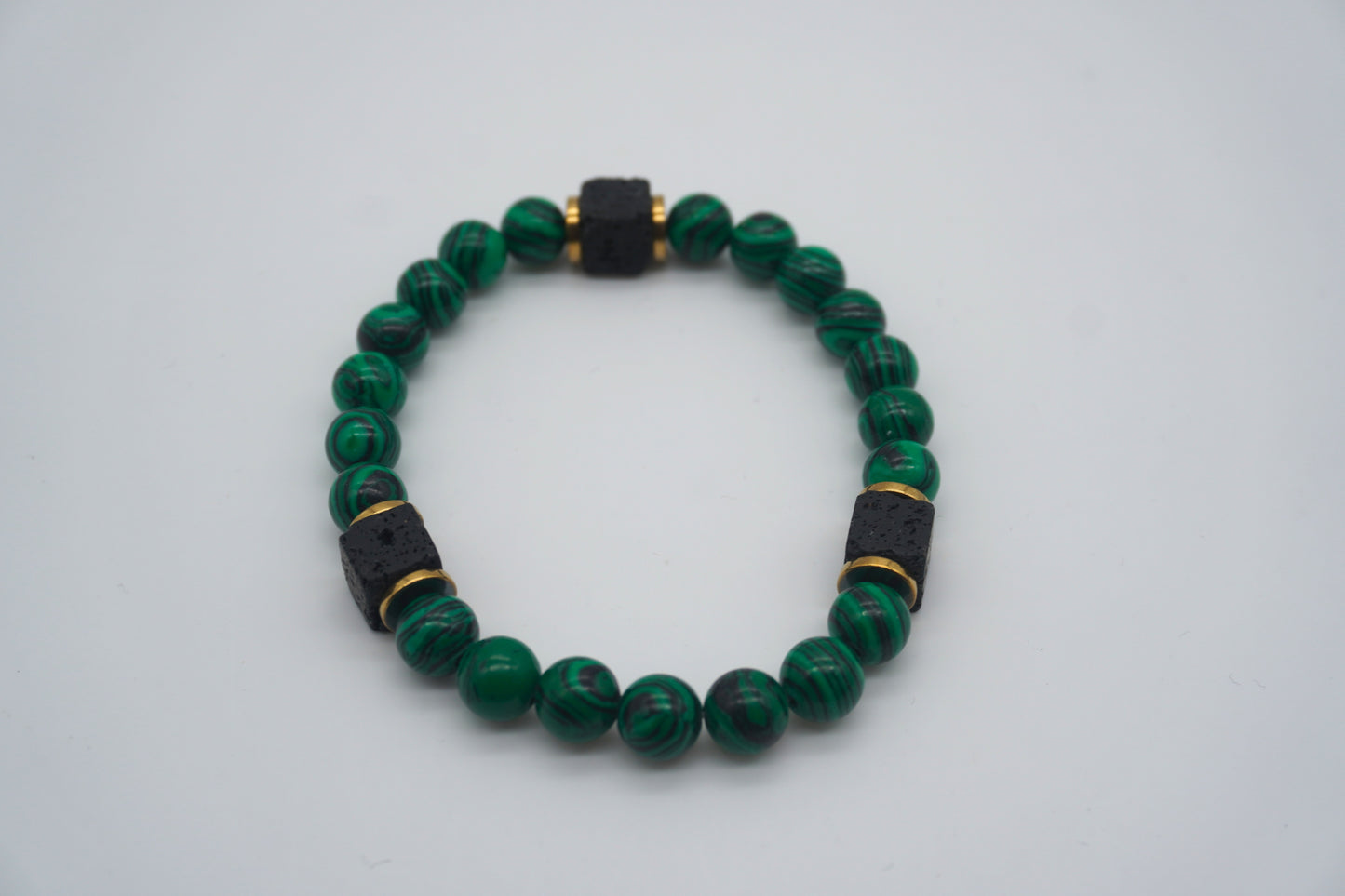 Bracciale in Malachite con Pietre Laviche – Potere, Eleganza, Energia