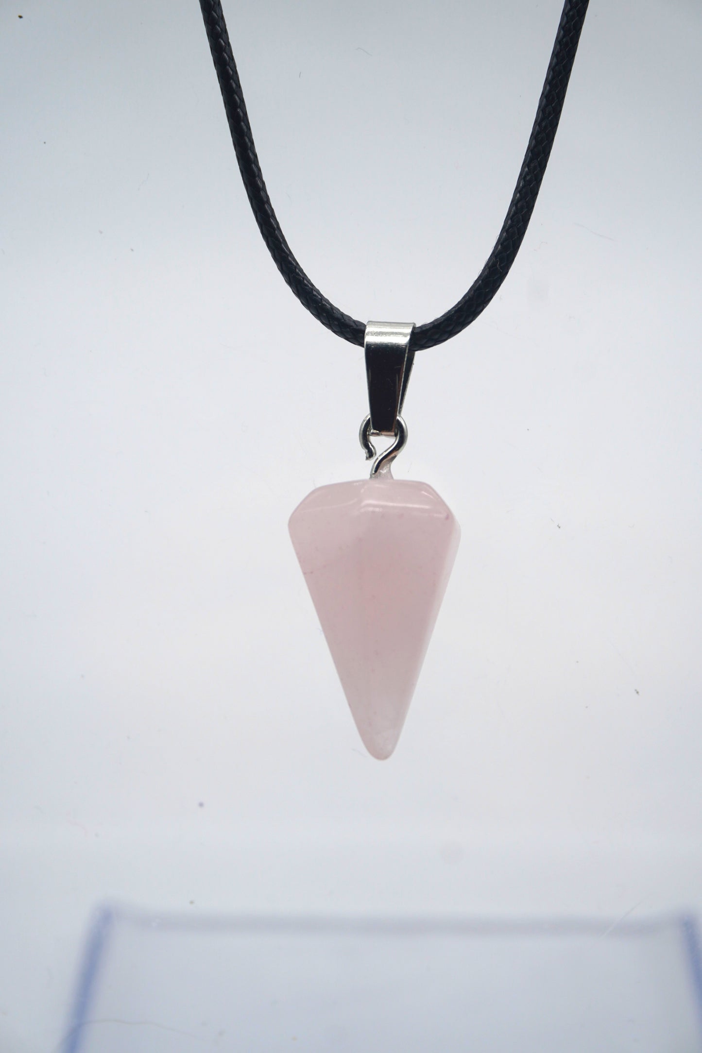 Ciondolo a Pendolo in Quarzo Rosa – Amore, Intuizione, Delicatezza