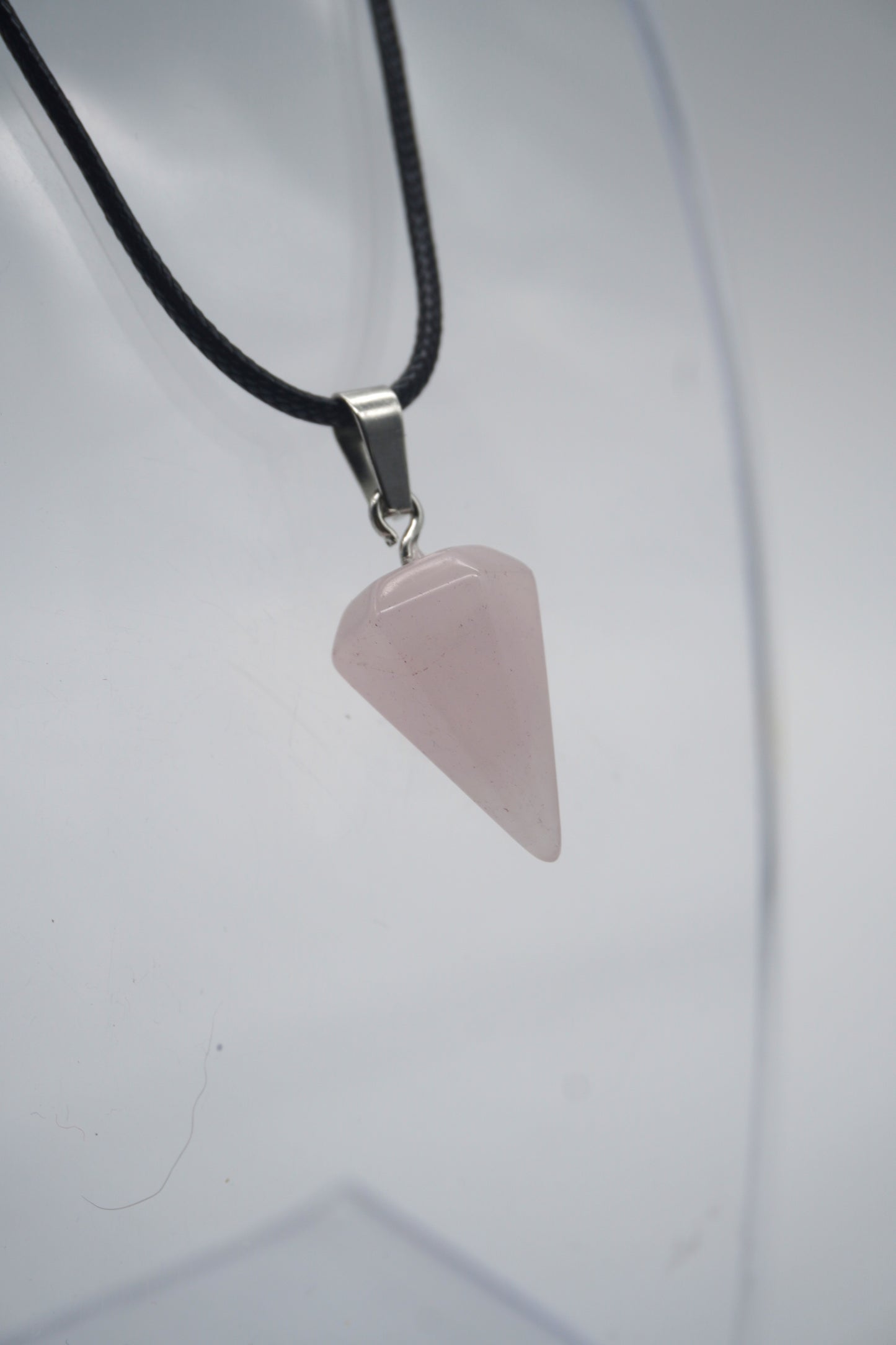 Ciondolo a Pendolo in Quarzo Rosa – Amore, Intuizione, Delicatezza