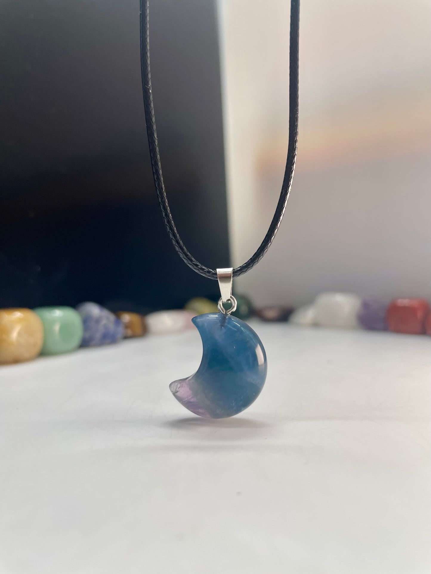 Collana in pietra naturale a forma di mezza luna #2
