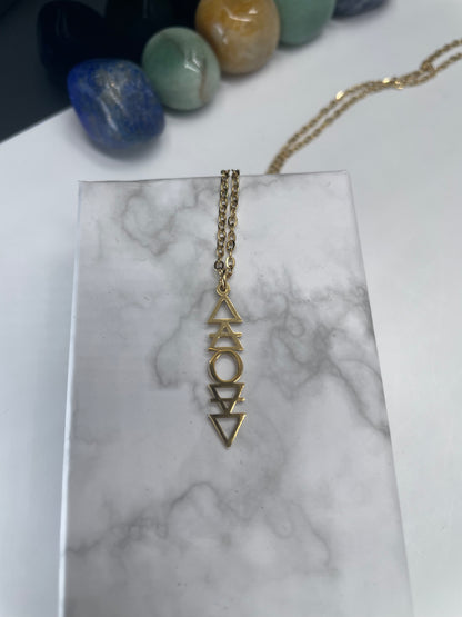 Collana con simboli dei quattro elementi color oro