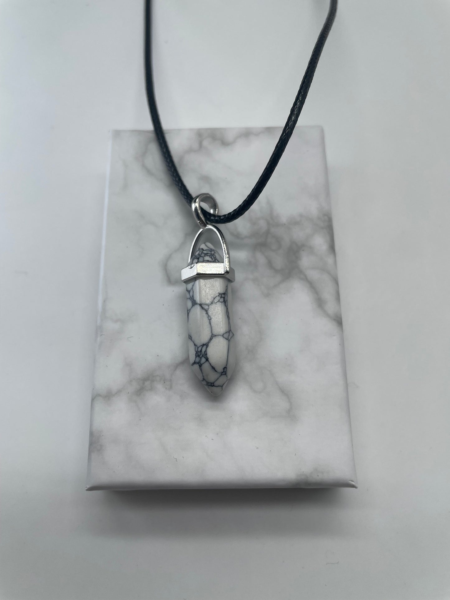 Pendente bianco con venature nere
