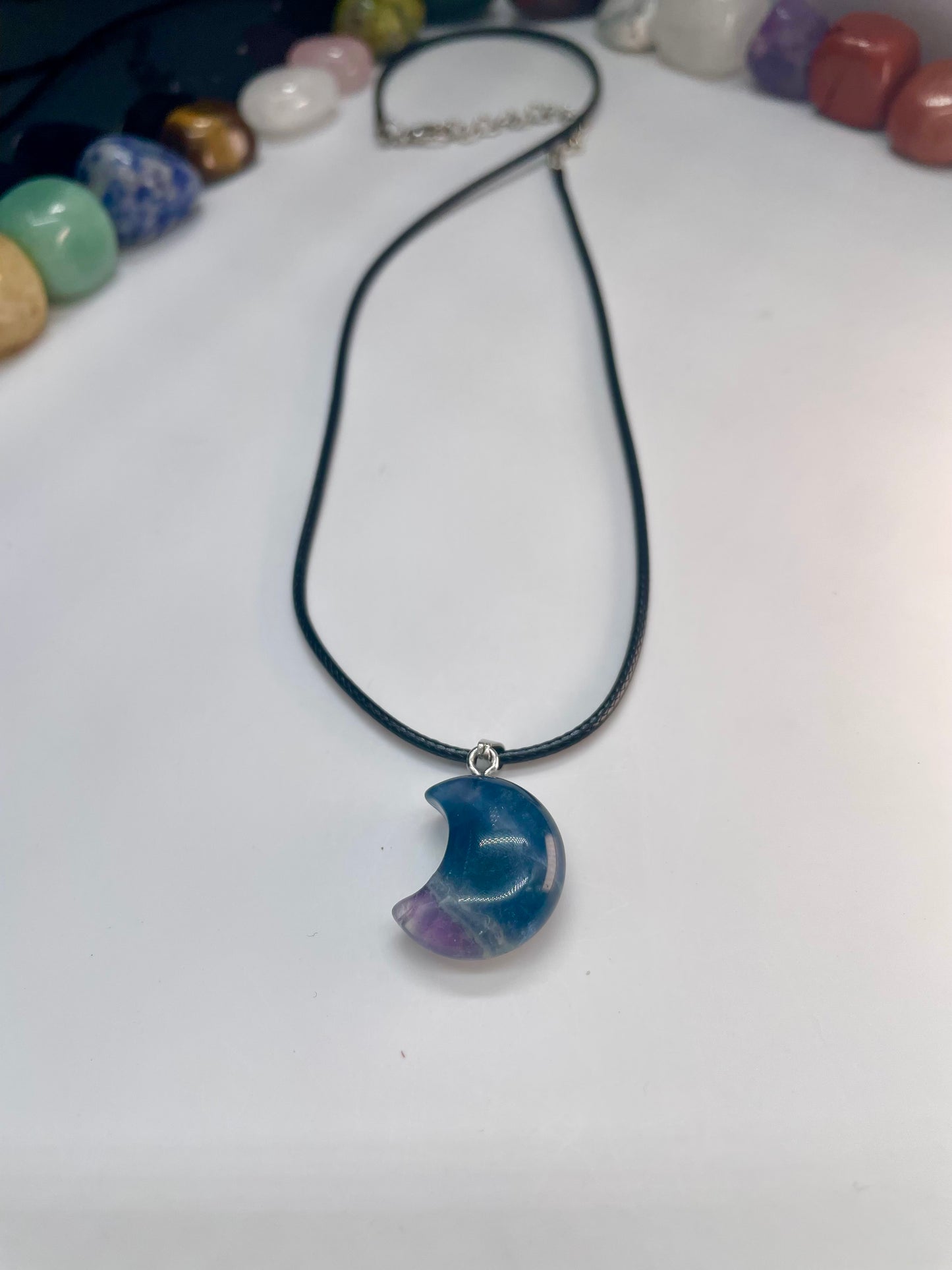 Collana in pietra naturale a forma di mezza luna #2