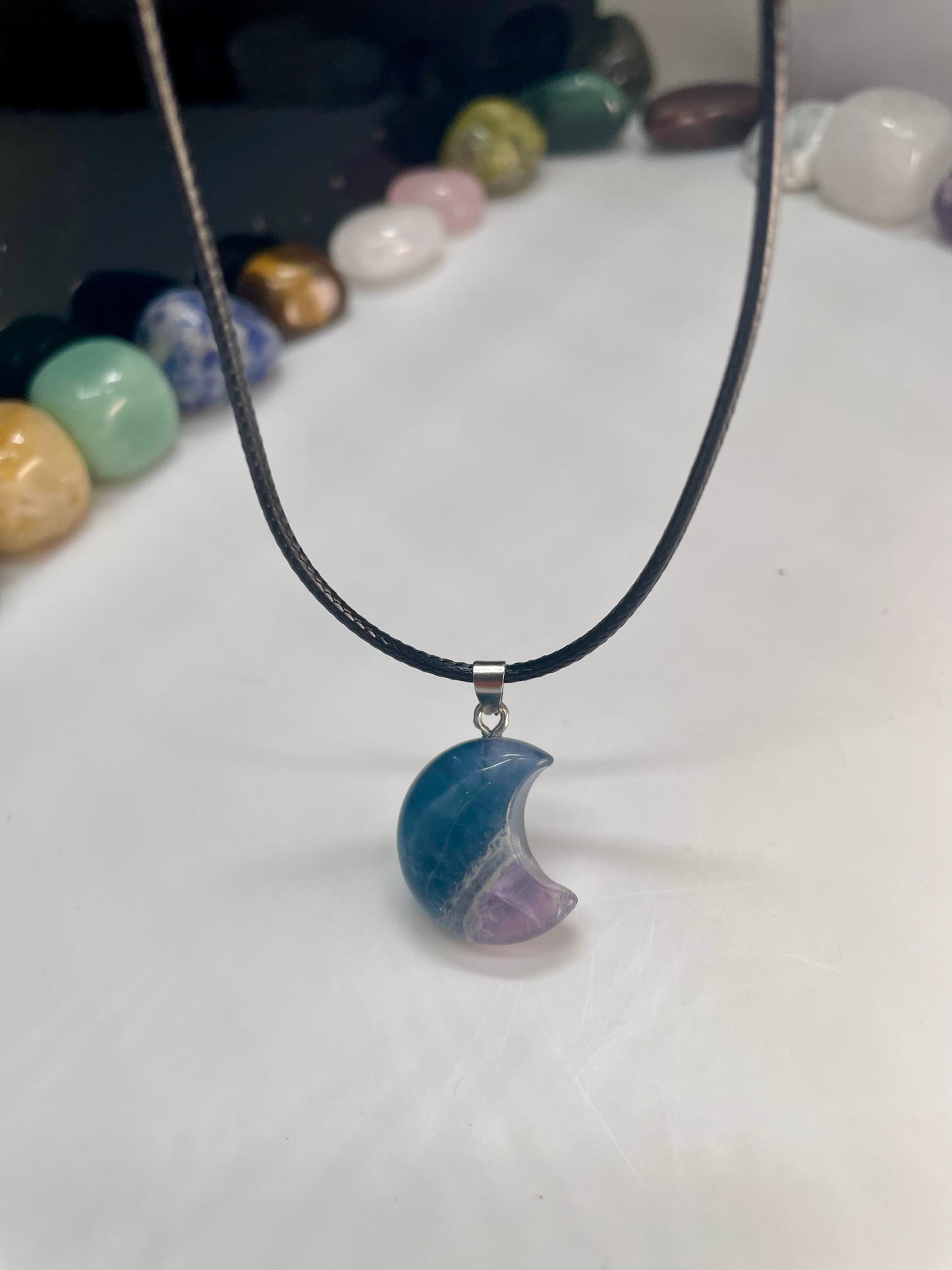 Collana in pietra naturale a forma di mezza luna #2