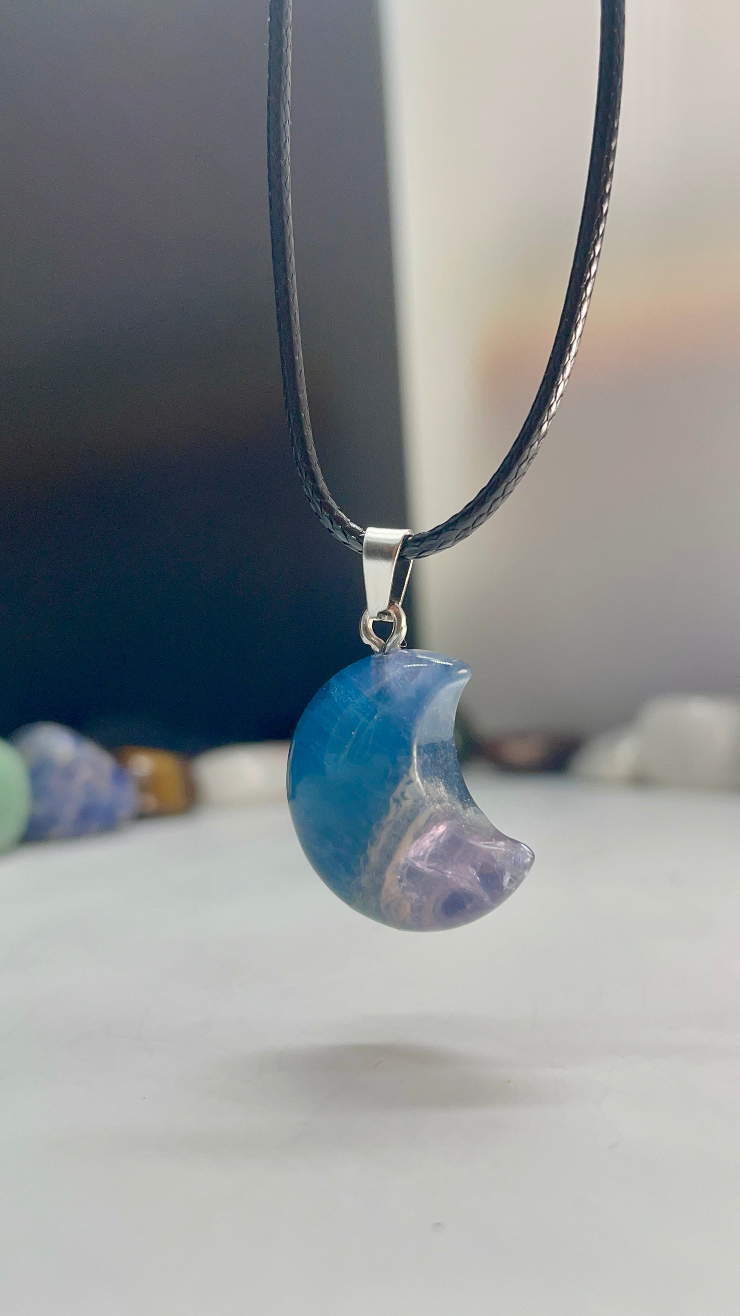 Collana in pietra naturale a forma di mezza luna #2