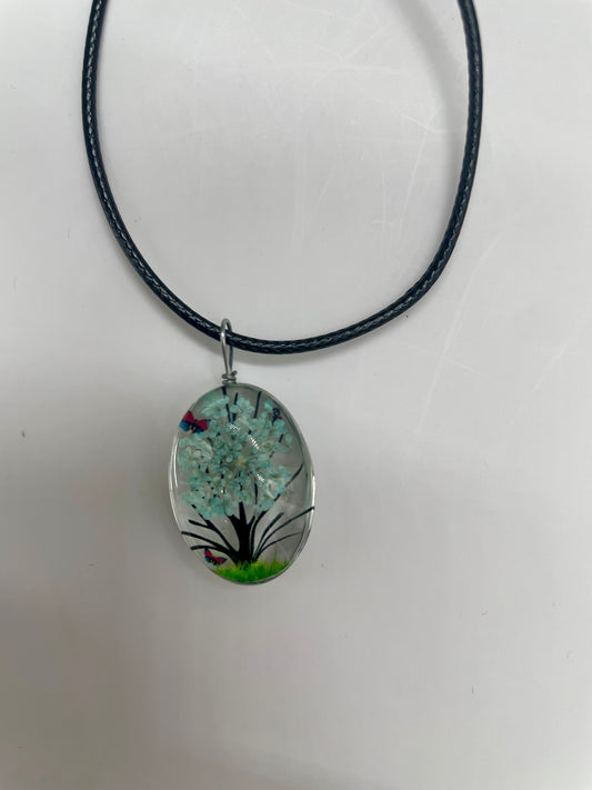 Collana con albero azzurrino
