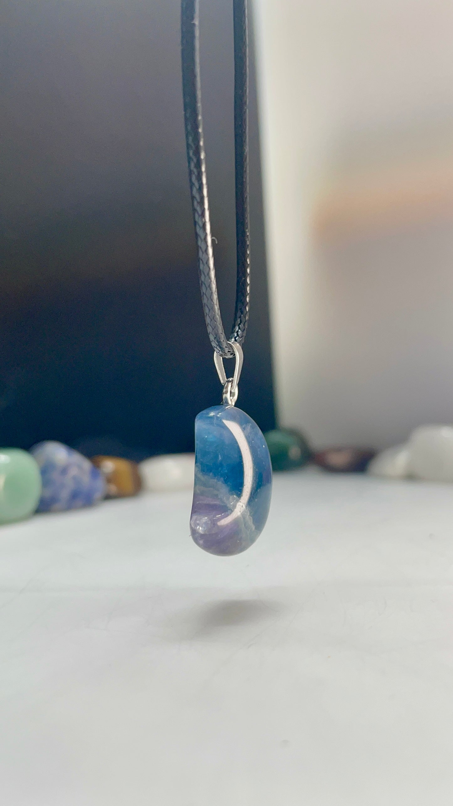 Collana in pietra naturale a forma di mezza luna #2