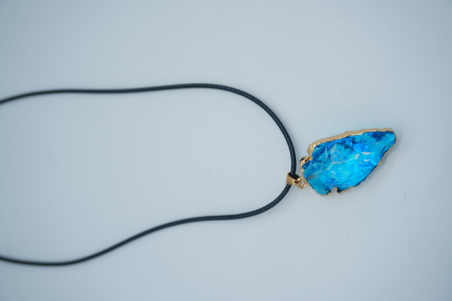 Collana con ciondolo cristallo blu – Energia, stile e vibrazioni moderne