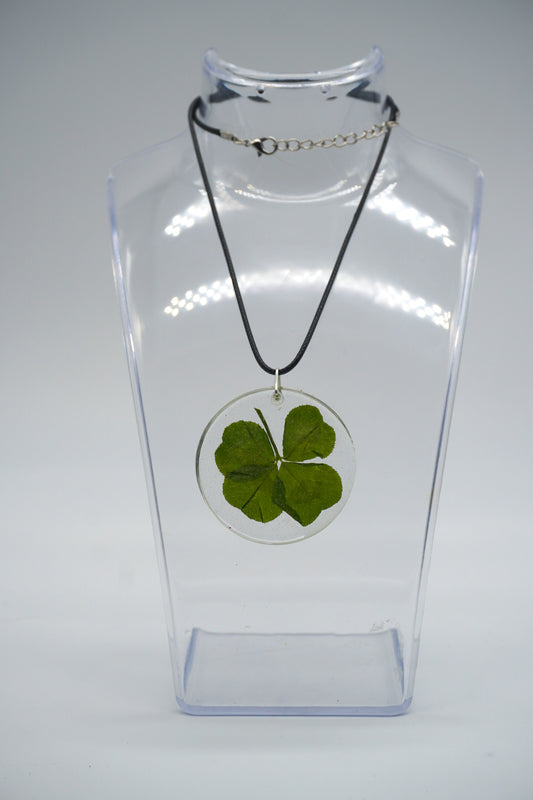 Collana con quadrifoglio vero in resina – Porta fortuna artigianale, fatta a mano