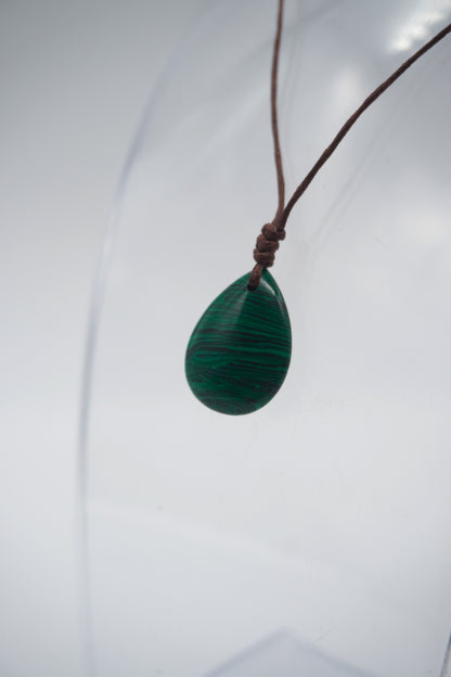 Ciondolo in Malachite Levigata – Armonia Naturale, Bellezza Autentica