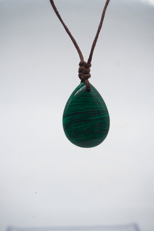Ciondolo in Malachite Levigata – Armonia Naturale, Bellezza Autentica