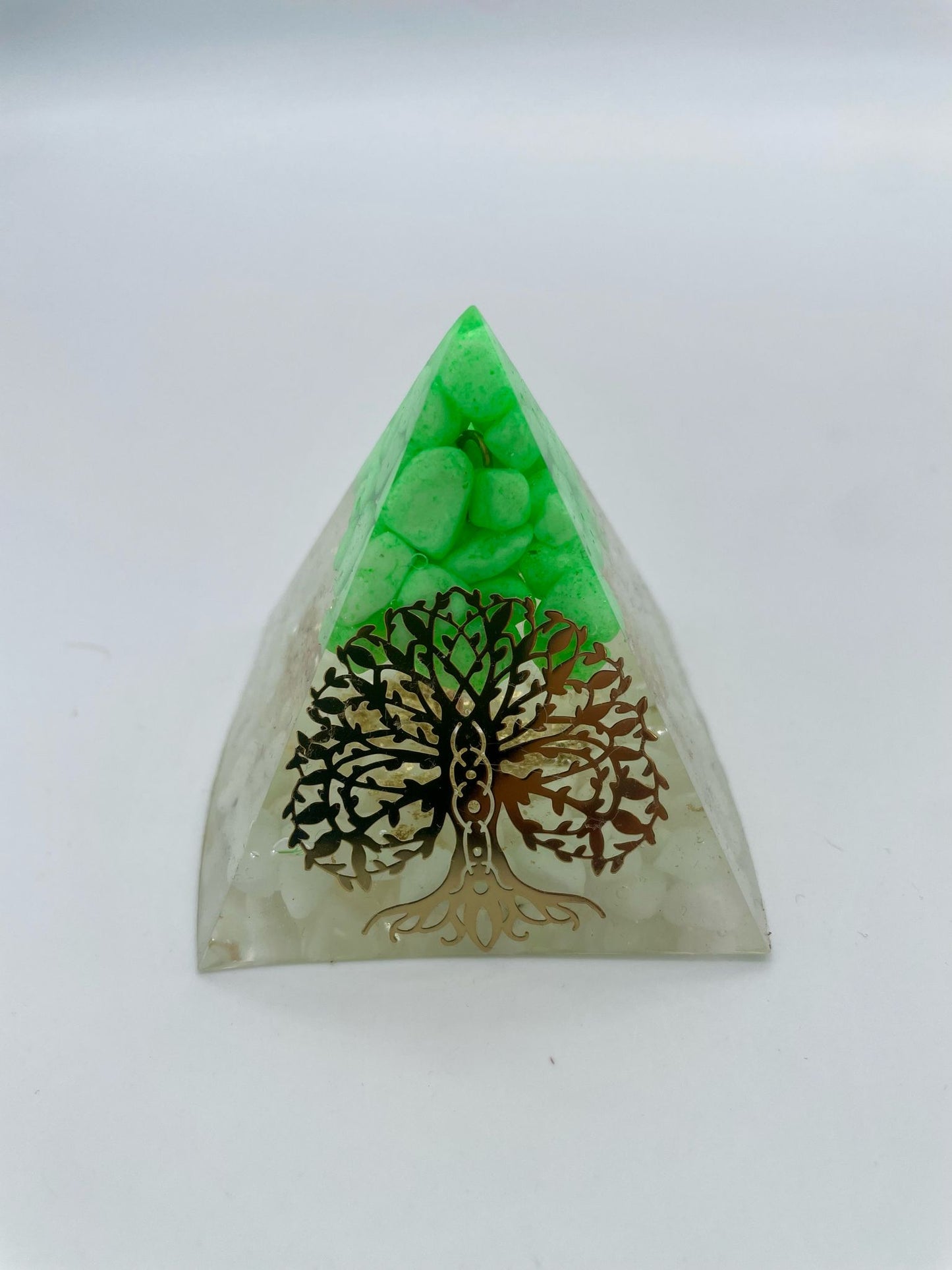 Piramide artigianale in resina #5