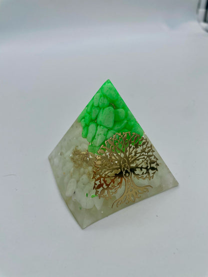 Piramide artigianale in resina #5
