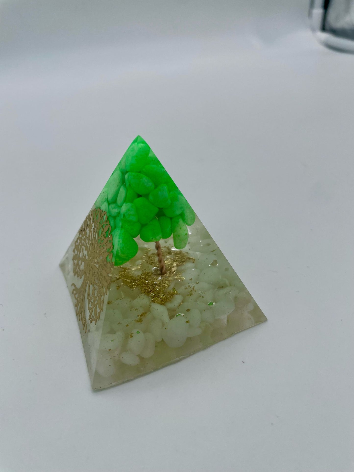 Piramide artigianale in resina #5