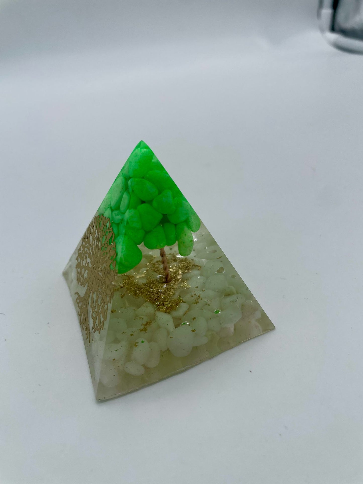 Piramide artigianale in resina #5