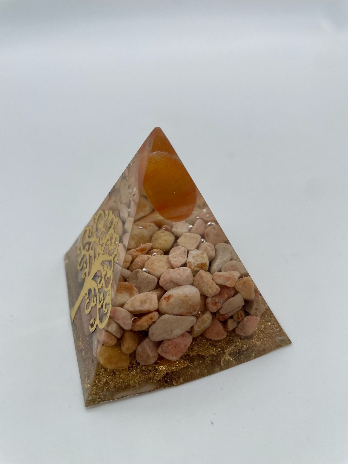 Piramide artigianale in resina #3