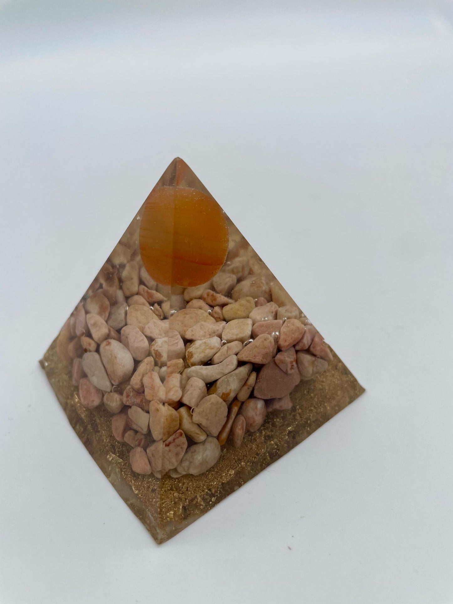 Piramide artigianale in resina #3