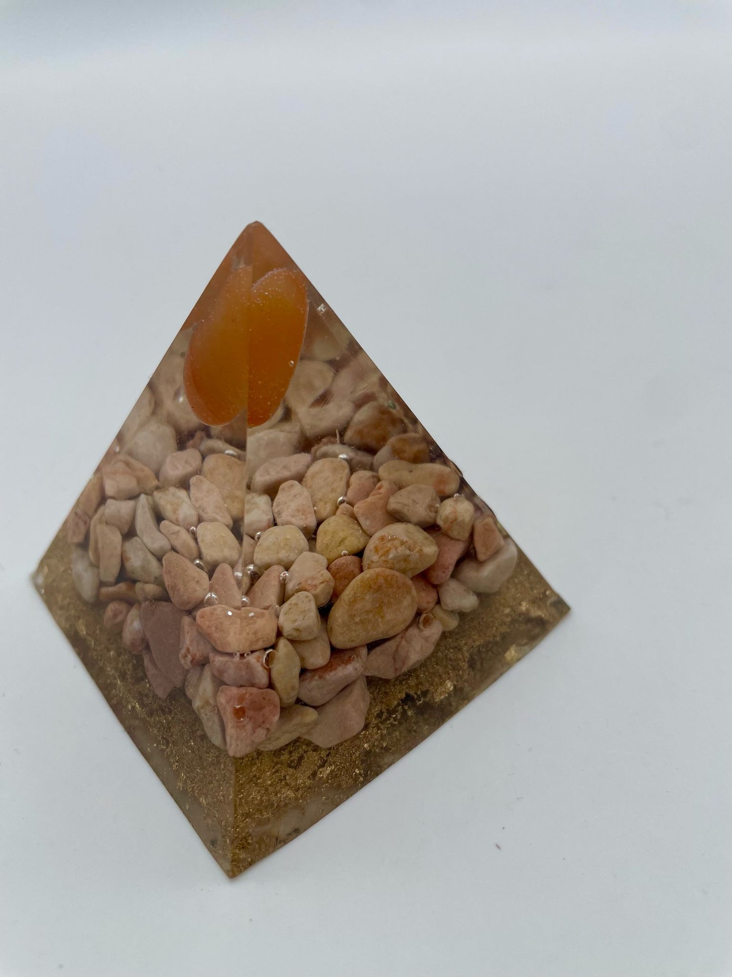 Piramide artigianale in resina #3