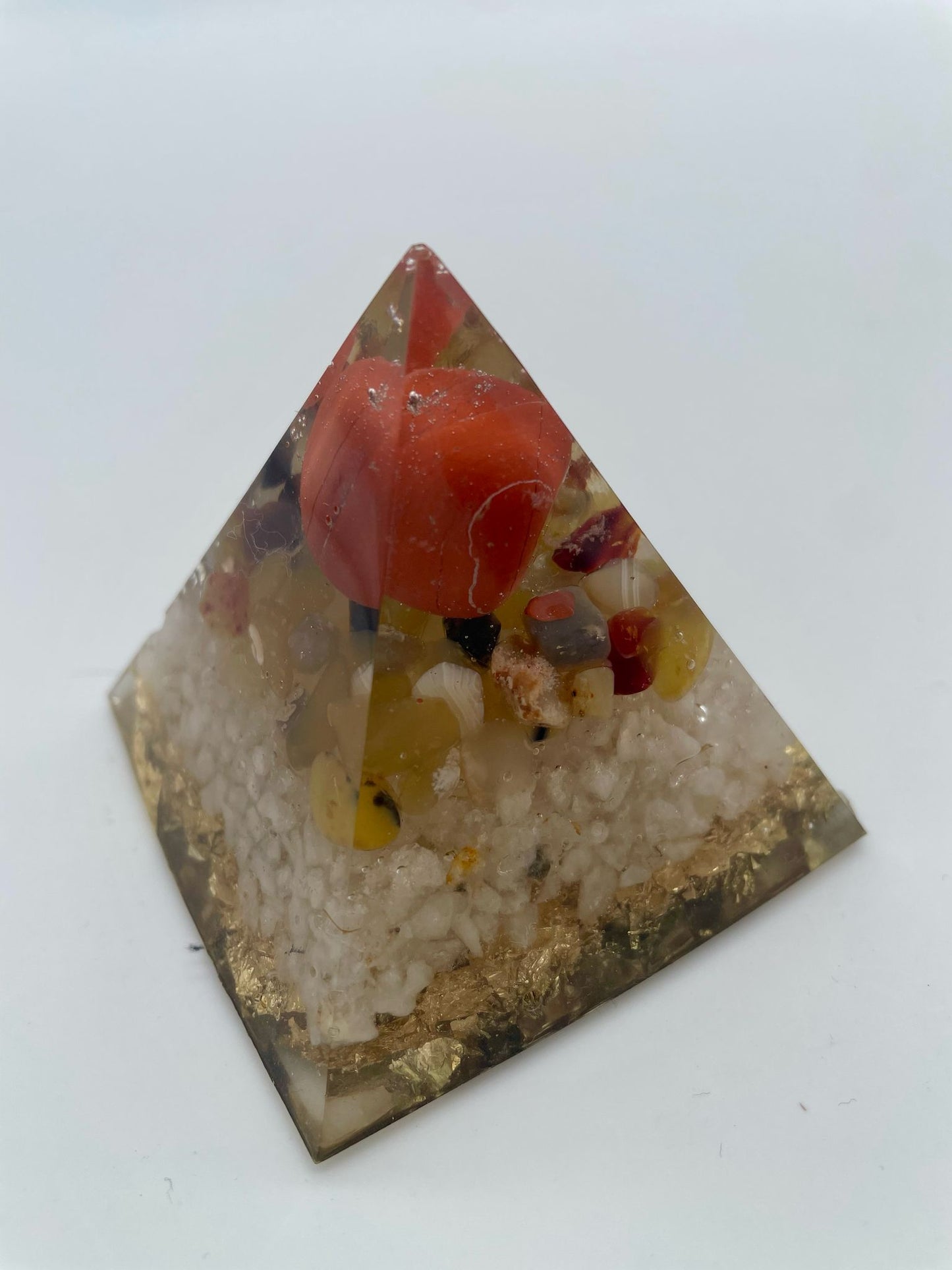 Piramide Artigianale in Resina #2
