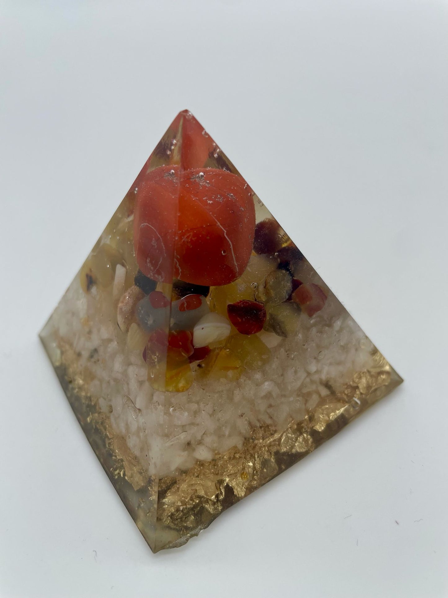 Piramide Artigianale in Resina #2